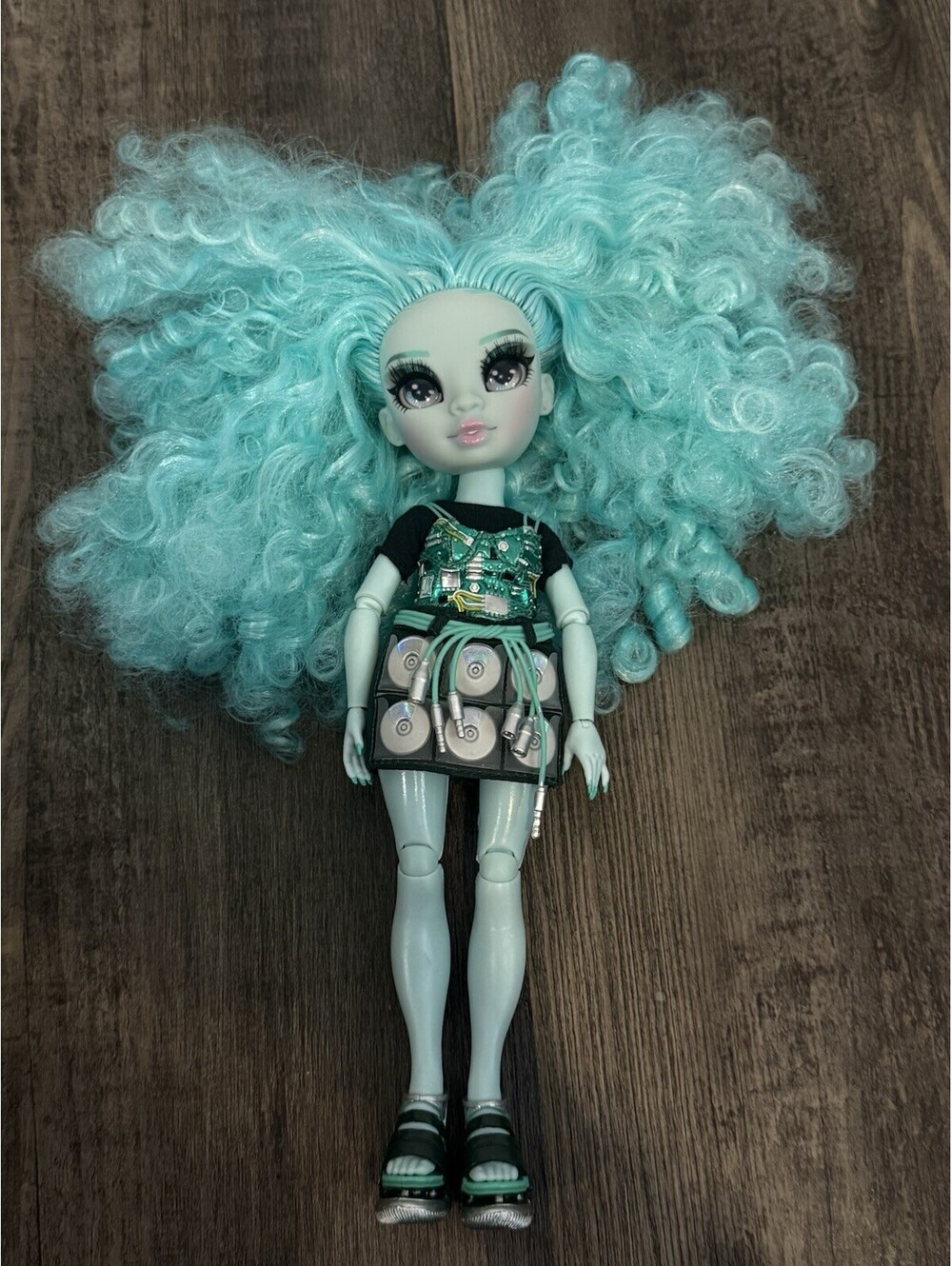 Rainbow High Shadow High Berrie Skies Fashion Doll Blue Hair Tech Outfit MGA